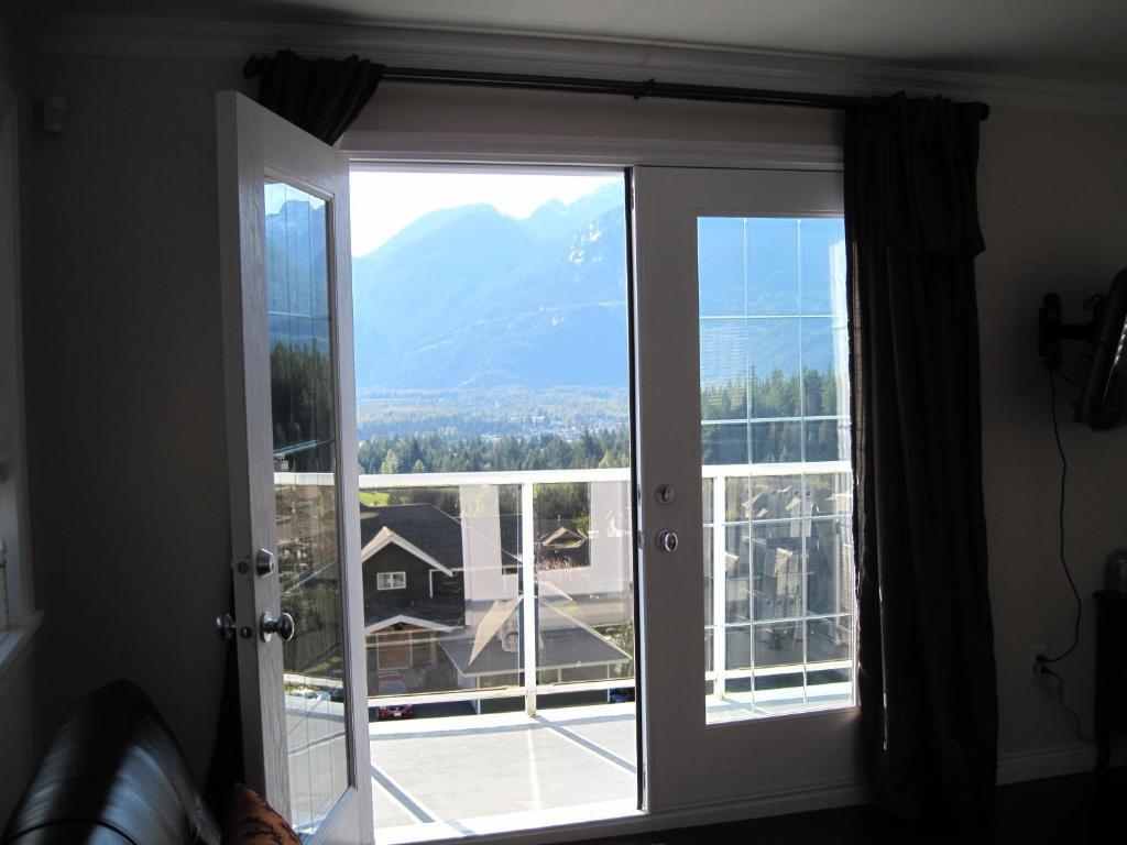 Squamish Highlands Bed & Breakfast Экстерьер фото